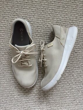 Kizik Eco Madrid Shoes Men's 11 Beige White Hands Free Lace Up Walking Sneakers